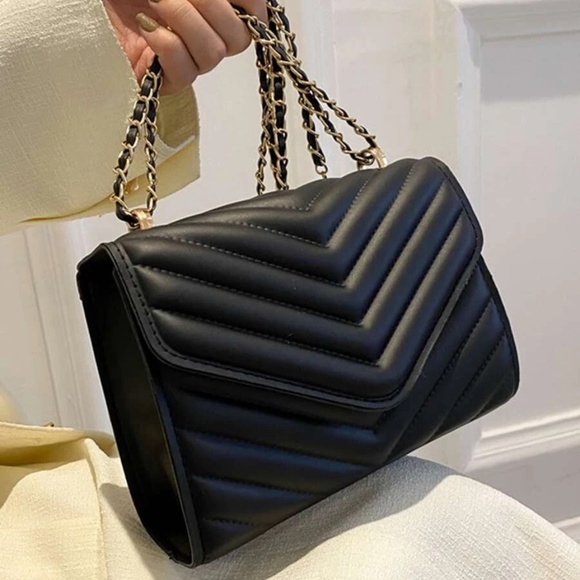 Luxe vegan Leather Quilted Chain Bag - Picture 6 of 10